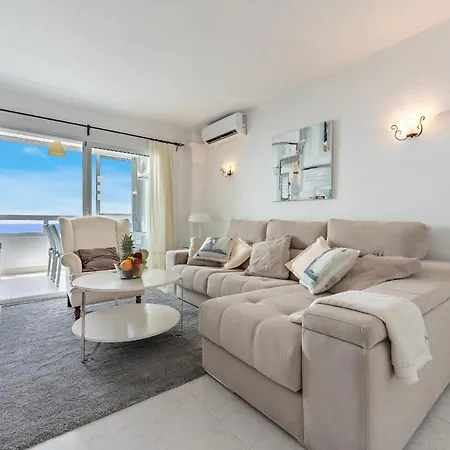 Apartment Coastal Charm Renovated 2bed Apt, Pool, Sea Views