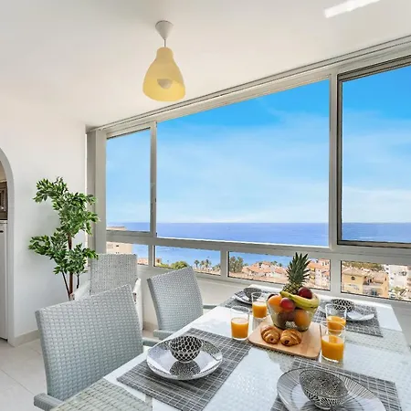 Coastal Charm Renovated 2bed Apt, Pool, Sea Views Apartment Benalmadena