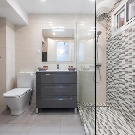 Apartment Coastal Charm Renovated 2bed Apt, Pool, Sea Views *