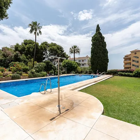 Apartment Coastal Charm Renovated 2bed Apt, Pool, Sea Views
