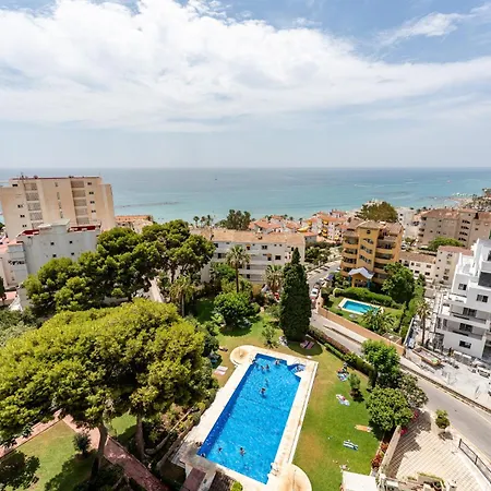 Coastal Charm Renovated 2bed Apt, Pool, Sea Views